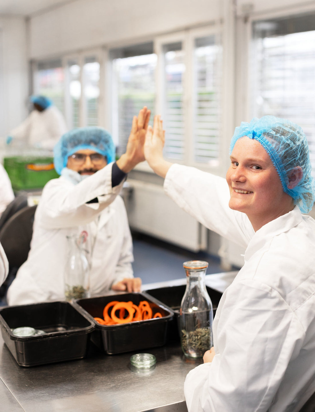 In de aardbeien zwemmen | Het verhaal van Dalana