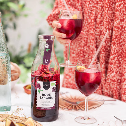 Making Sangria | Summer drink in a carafe | BIO | Pineut