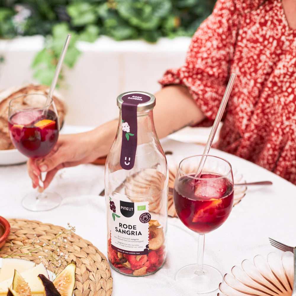 Making Sangria | Summer drink in a carafe | BIO | Pineut