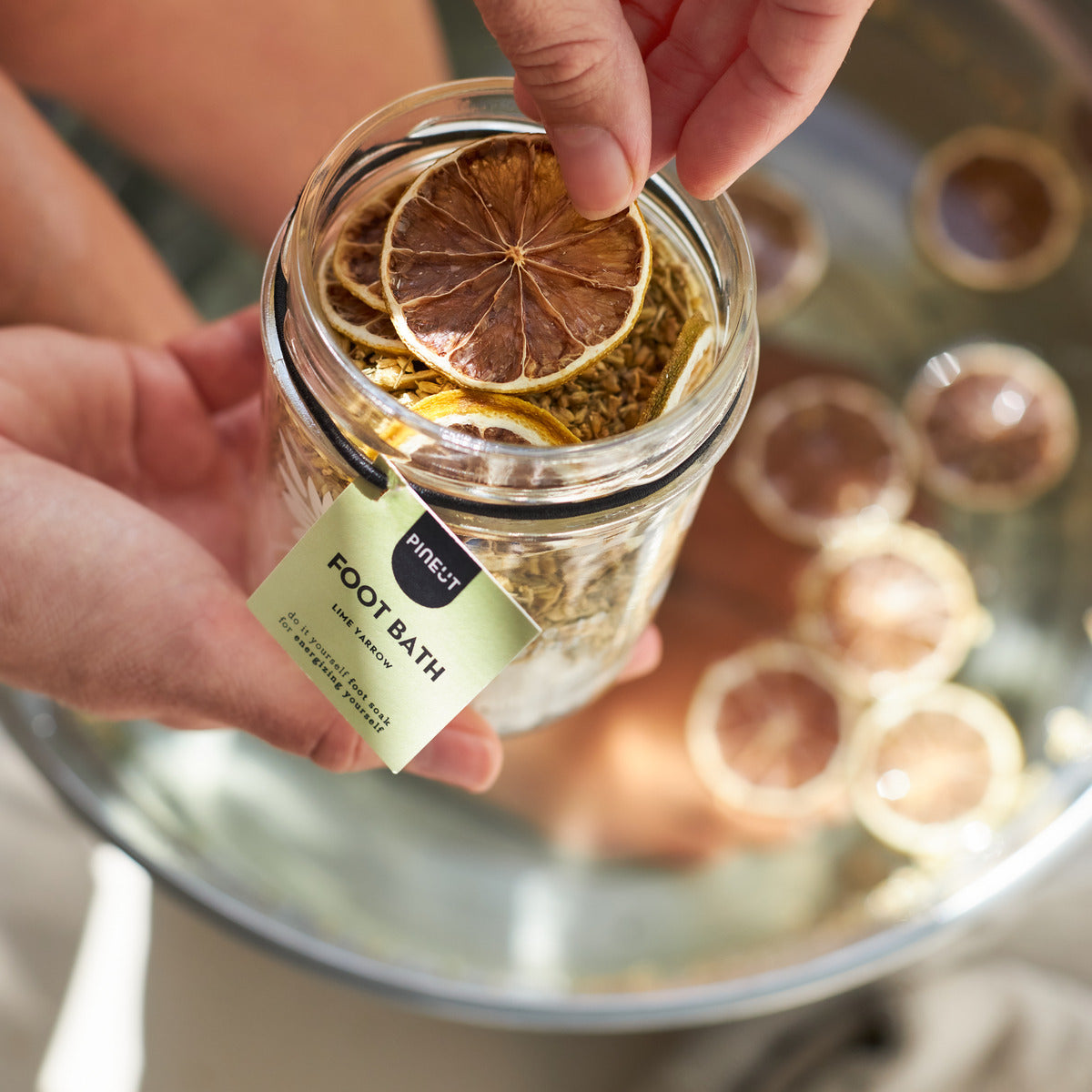 Making a foot bath | Lime & Yarrow | DIY Wellness in a pot | Pineut