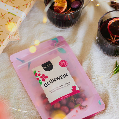 Winterse DIY Glühwein mix van Pineut in pouchbag voor het maken van warme Glühwein